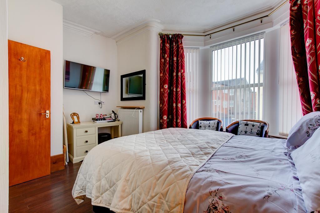 Sutton Park Guest House Blackpool Exterior photo
